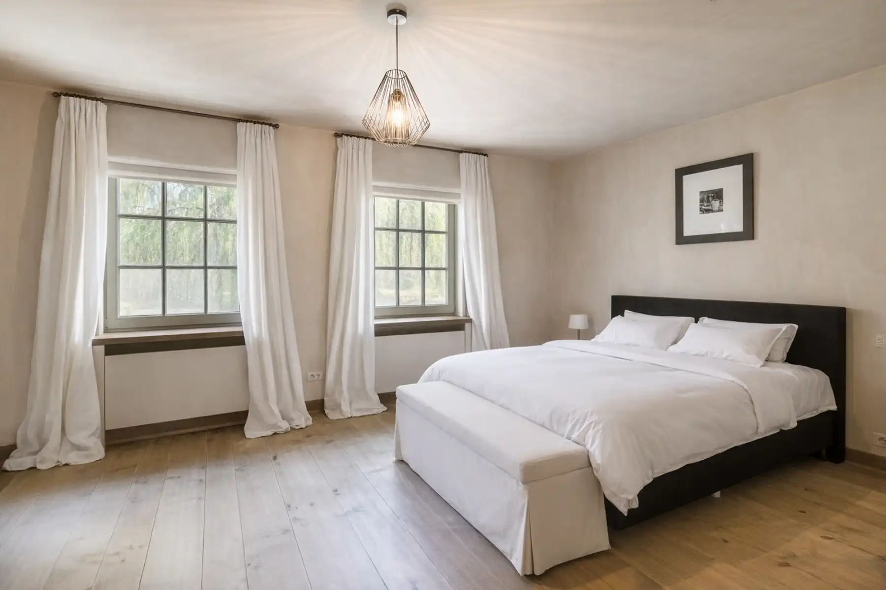 Schitterend domein van 7,7 ha met prachtige villa, zwembad, guesthouse, ruime schuur en uitgebreide paardenfaciliteiten. foto 20