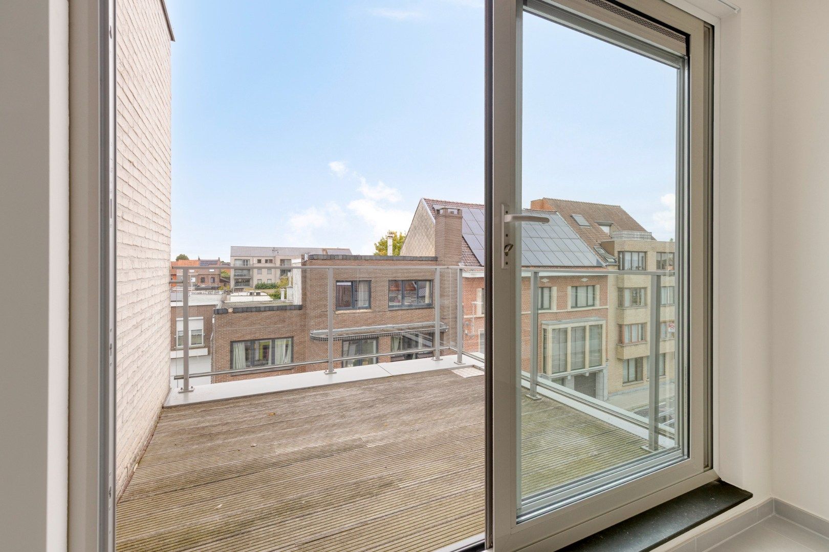 Mooi recent appartement met groot terras en garage! foto 14