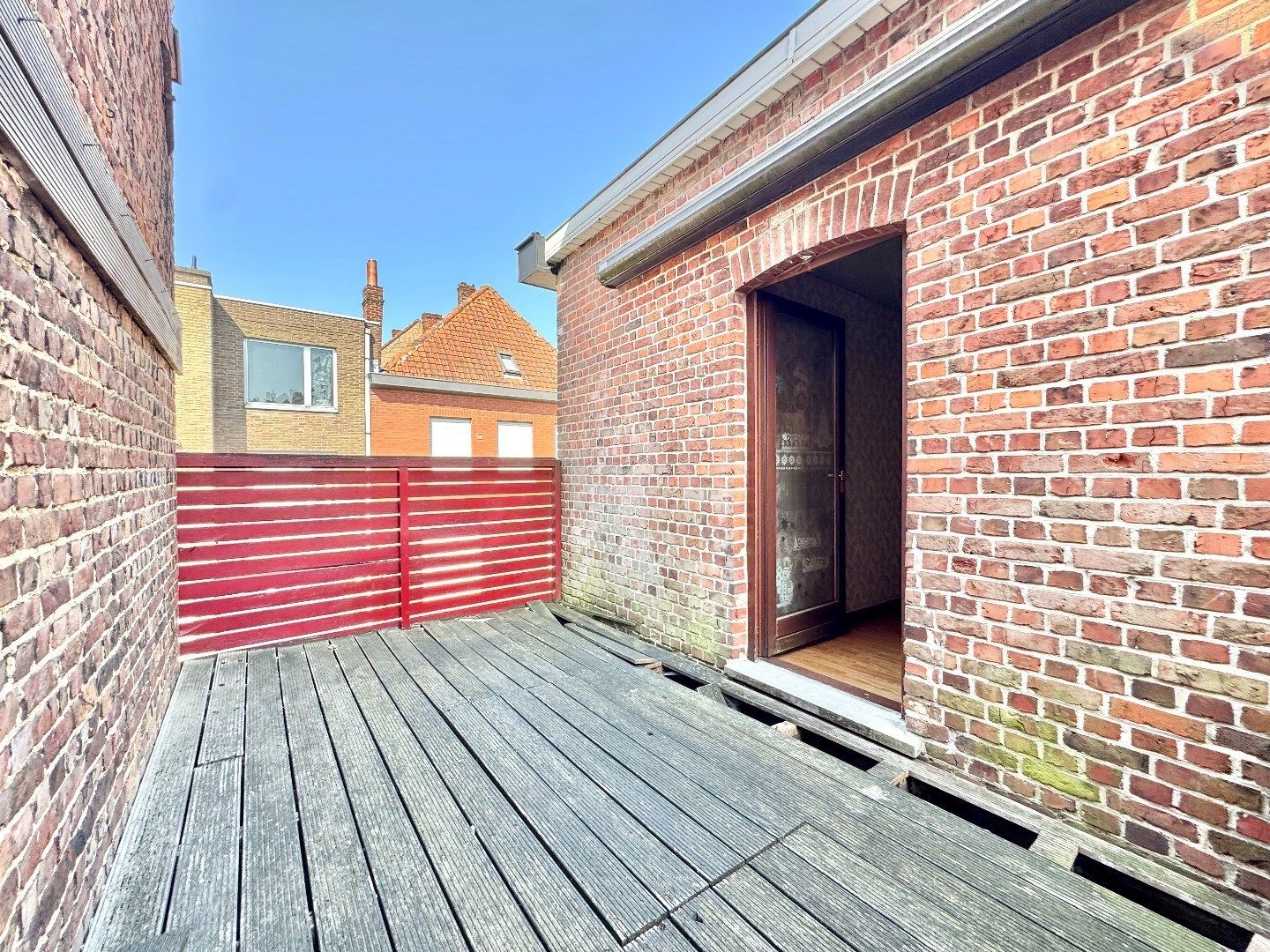 Lichtrijke hoekwoning met instapklaar karakter in het centrum van Izegem. foto 12