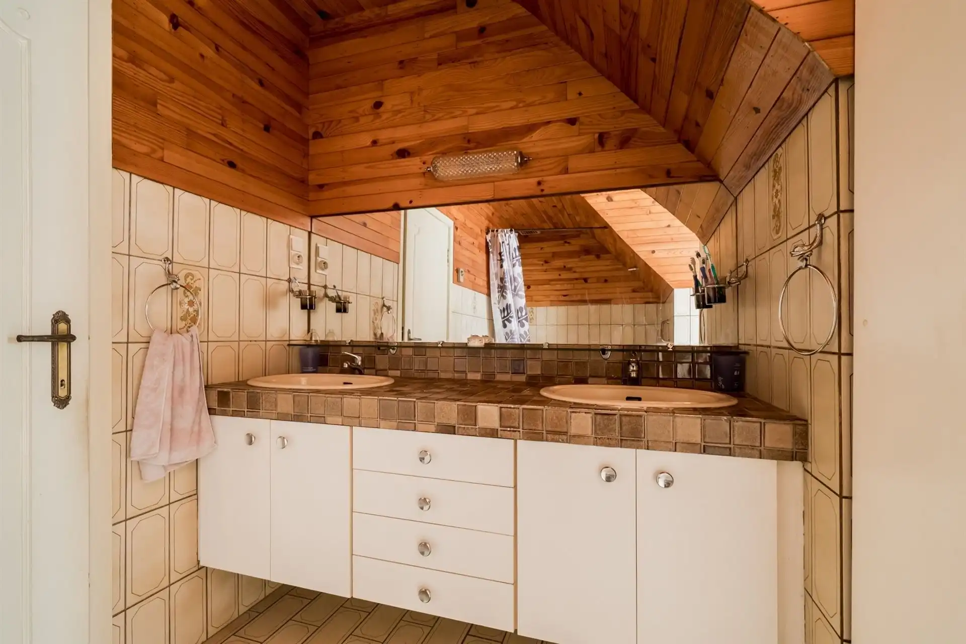 Te renoveren woning met grote tuin en eigen bos in rustig Bonheiden.  foto 16