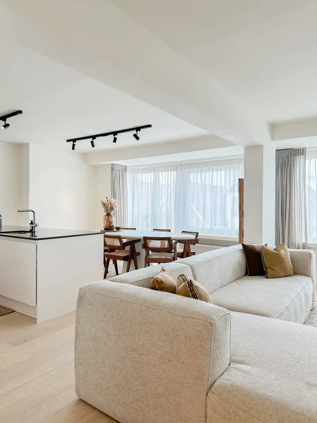 Ruim en lichtrijk 3-slpk. appartement nabij Groentenmarkt foto 14