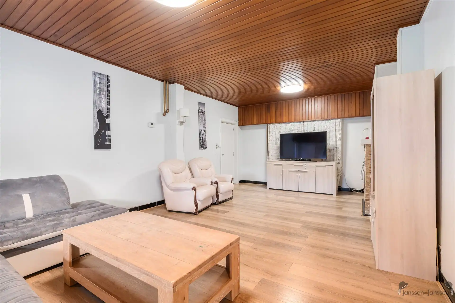 Vrijstaande woning met modern bijgebouw en renovatiepotentieel in groen Beverlo foto 3