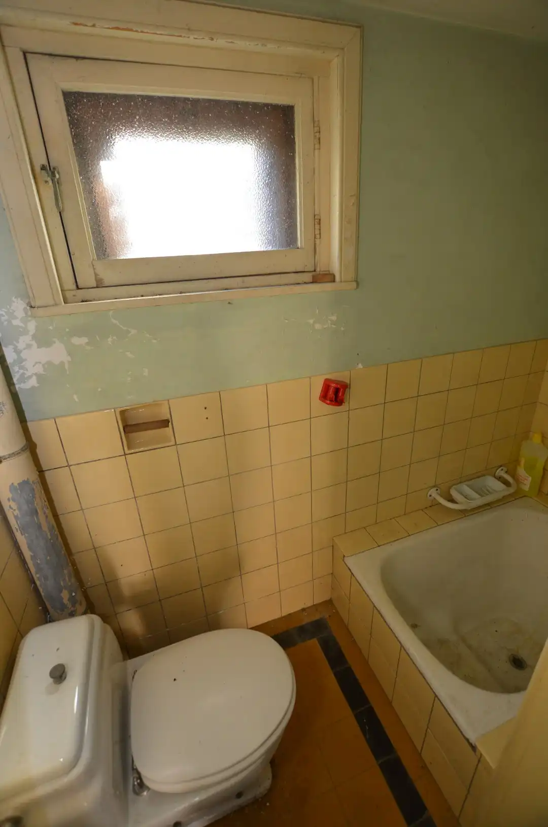 Te renoveren woonhuis foto 6