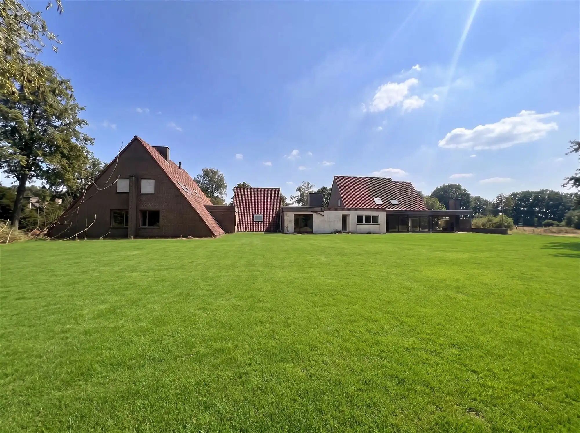 Te renoveren enorme villa (925 m² bewoonbaar) op 7874 m²  foto 2