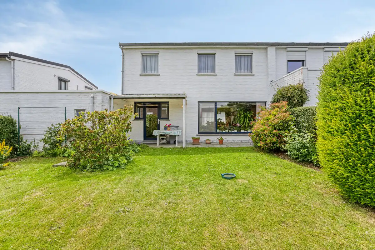 Te verfraaien woning - ruime tuin en garage foto 13