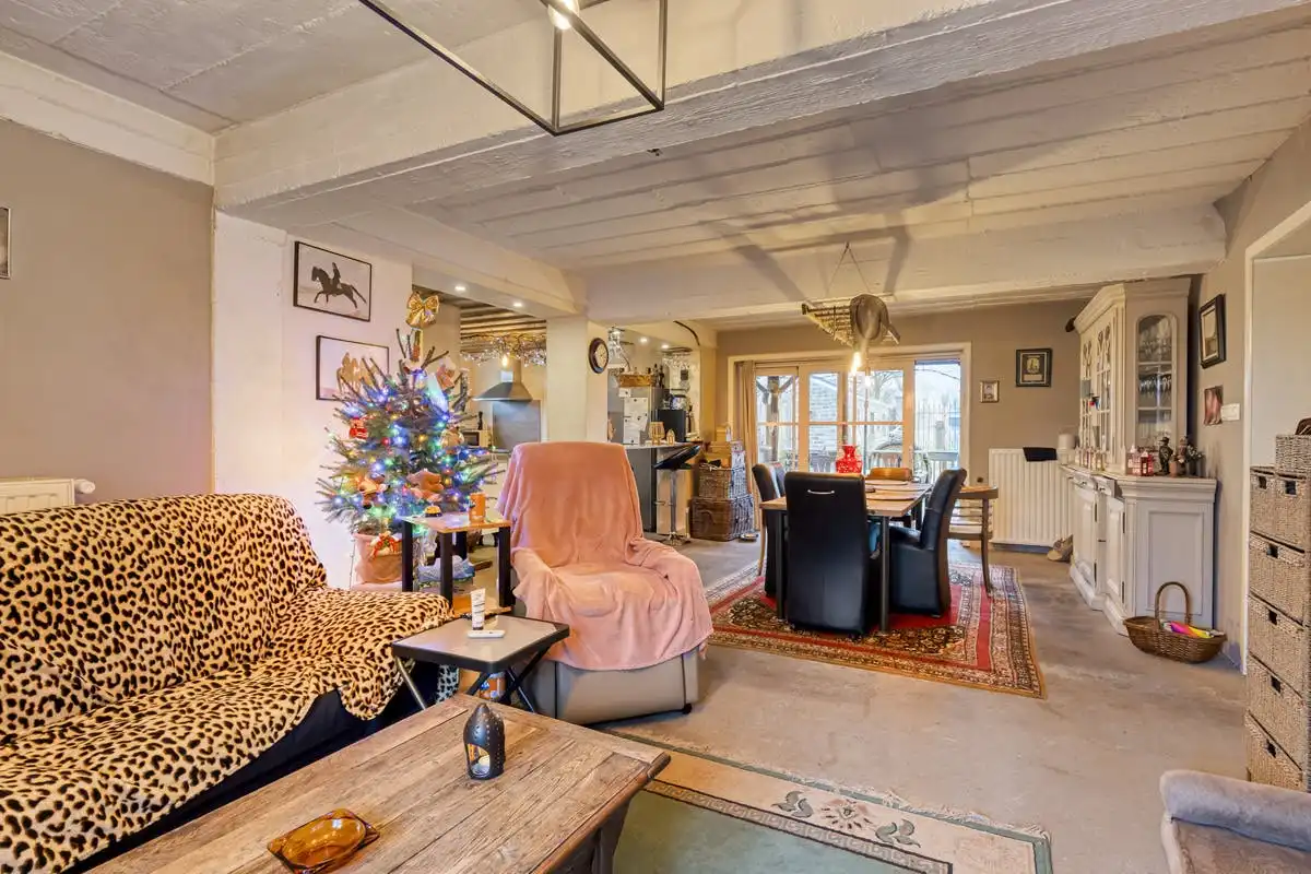 Polyvalente woning te Oudenburg met grote parking foto 26