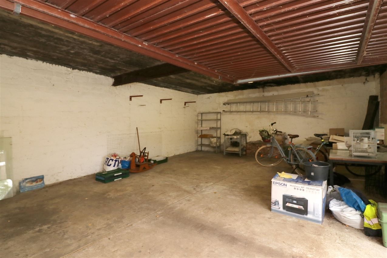 label c, nabij station, garage voor vijf wagens foto 45