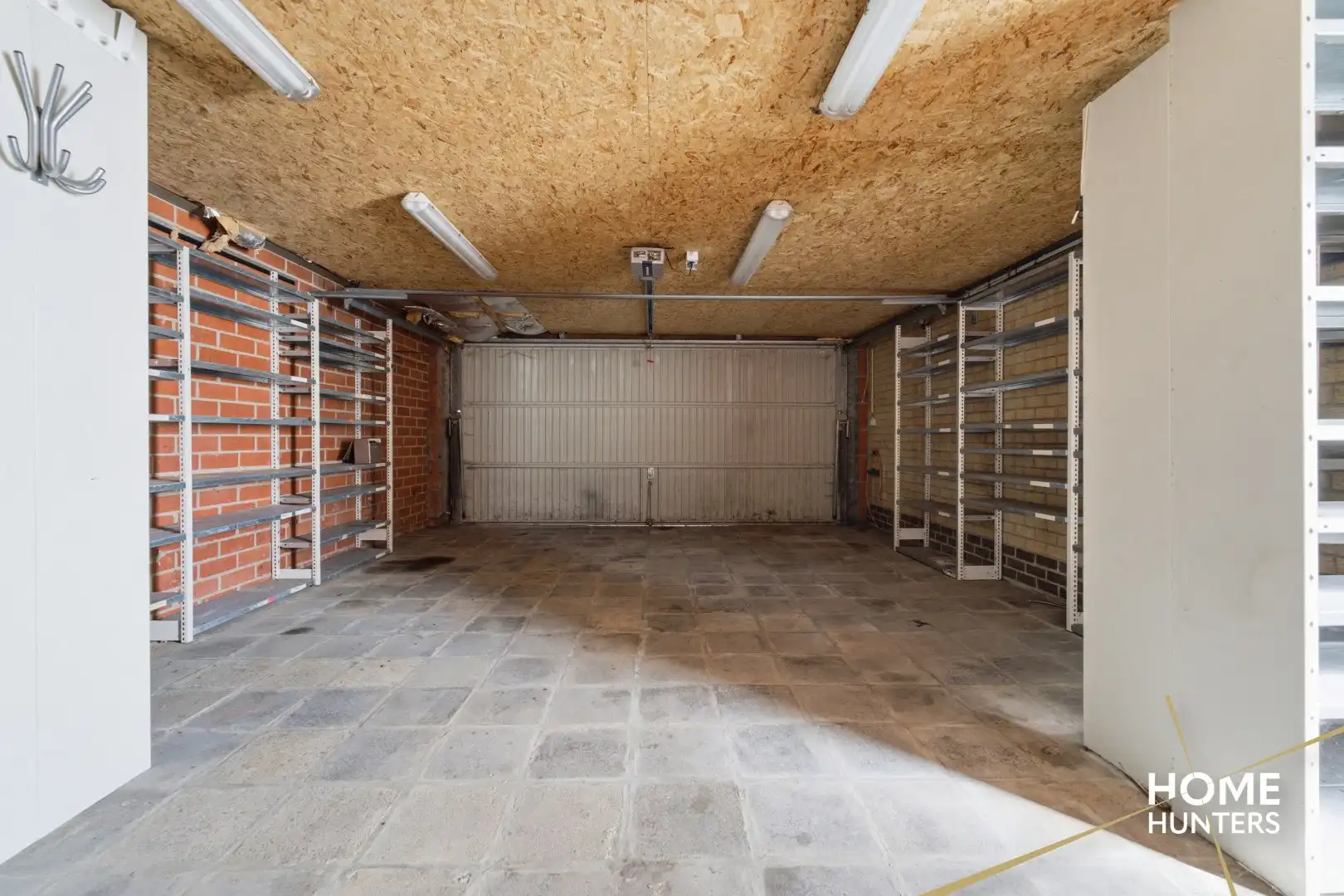 Te renoveren woning met ruime garage en tuin op centrale ligging te Zwevegem foto 27