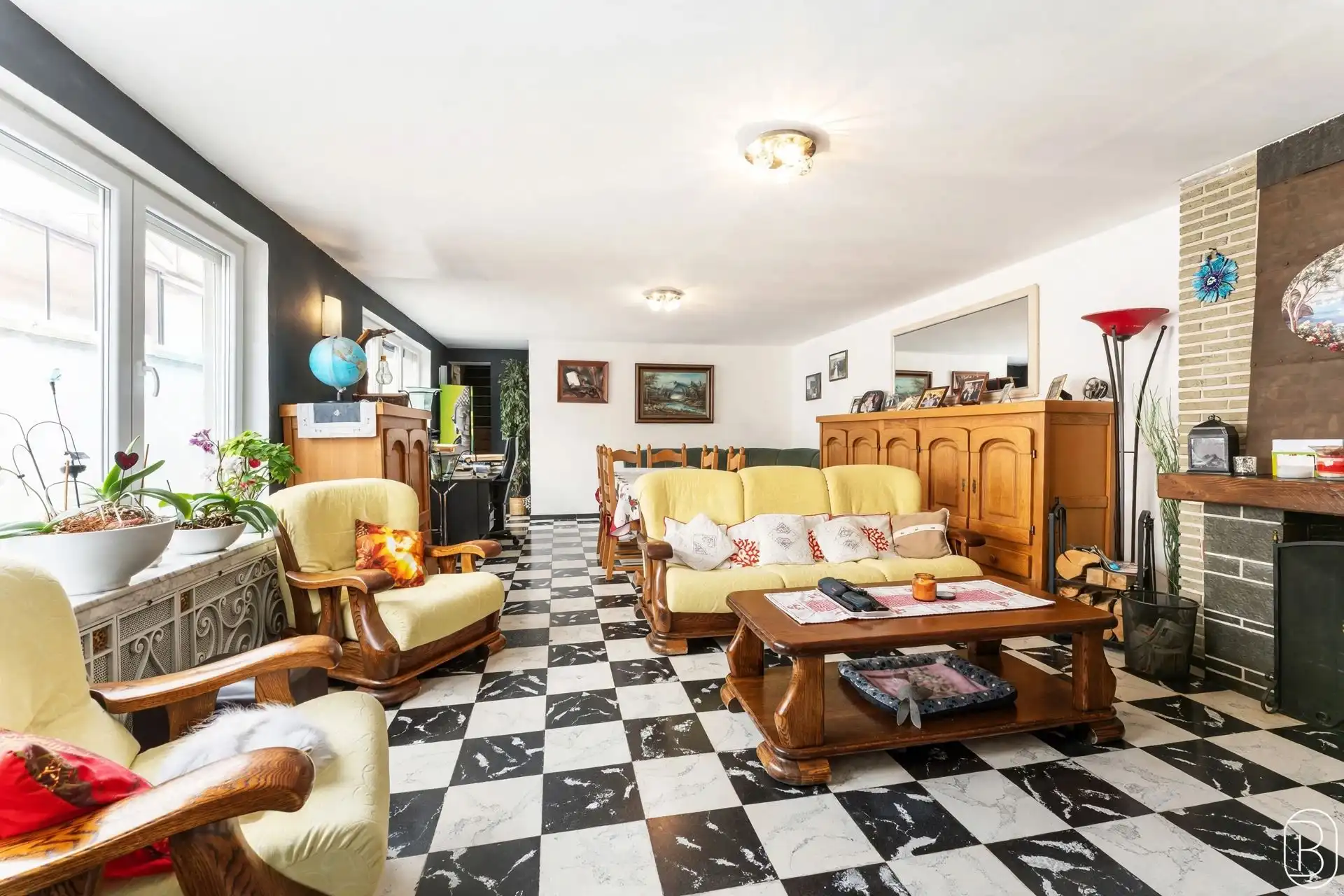 Ruime woning met tuin en handelsgelijkvloers foto 6