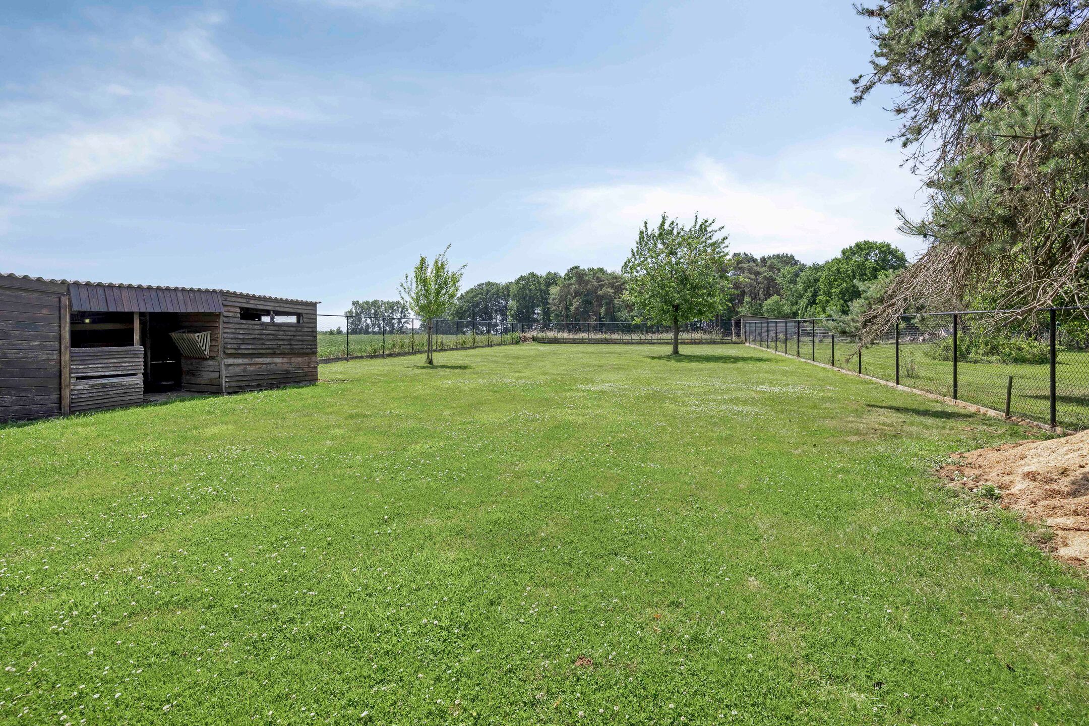 Prachtige villa op ruim perceel met mooi vergezicht foto 8