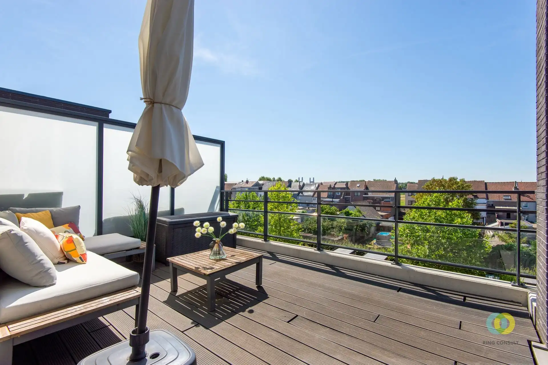 Modern appartement met ruim terras en staanplaats  foto {{pictureIndex}}