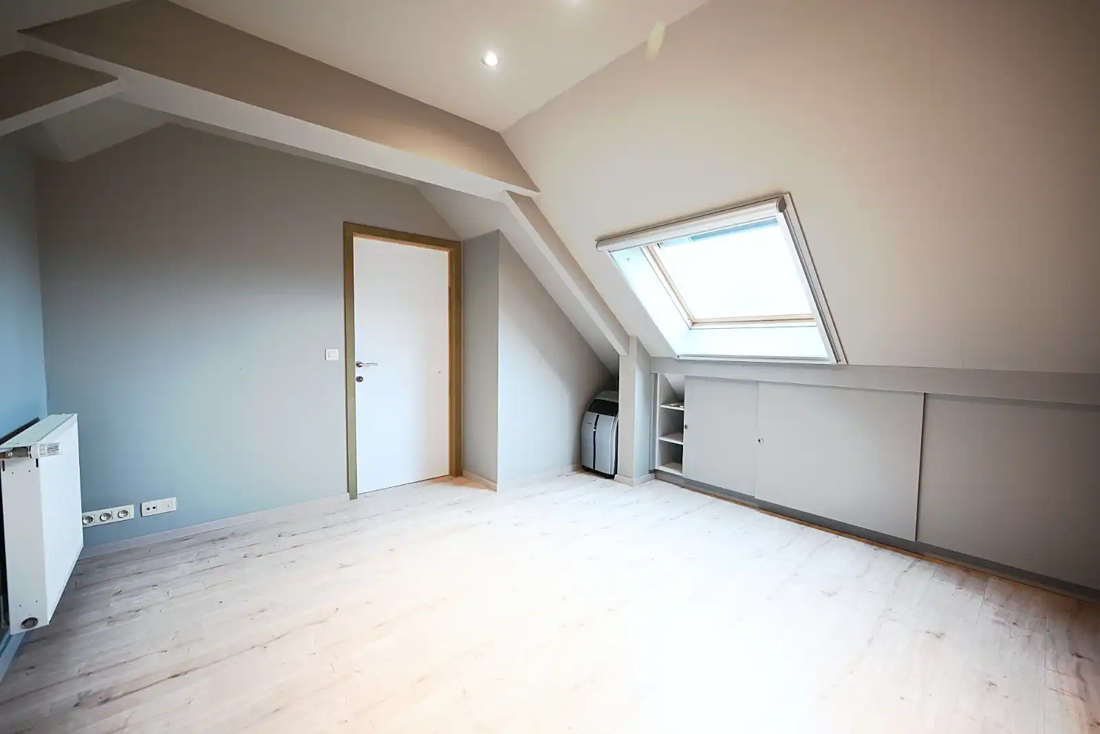 Ruime woning met 3 slaapkamers en carport foto 16