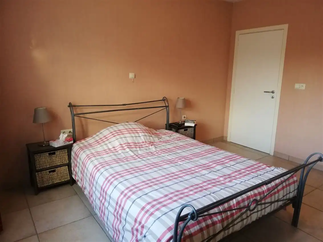 Verzorgd gelijkvloers app. met 2 slpk., terras en garage foto 16