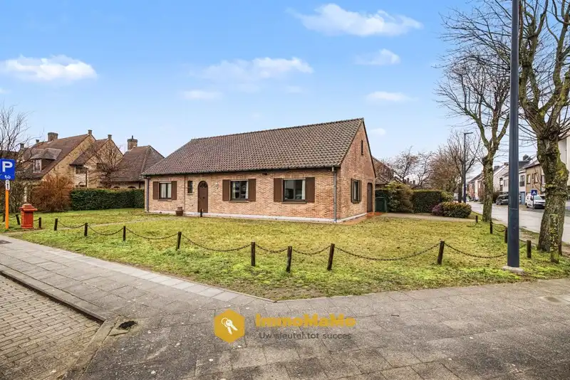 Hoofdfoto van de publicatie: Ruime karaktervolle bungalow te koop in Destelbergen