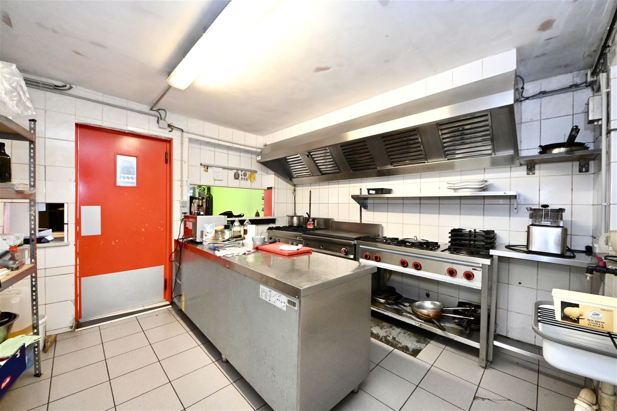 Handelspand met restaurant en appartement foto 17