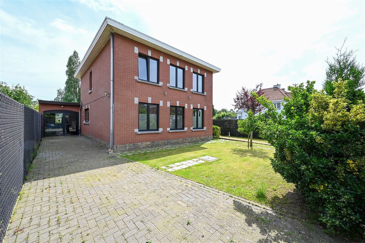 Statige woning op mooi perceel grond foto 26