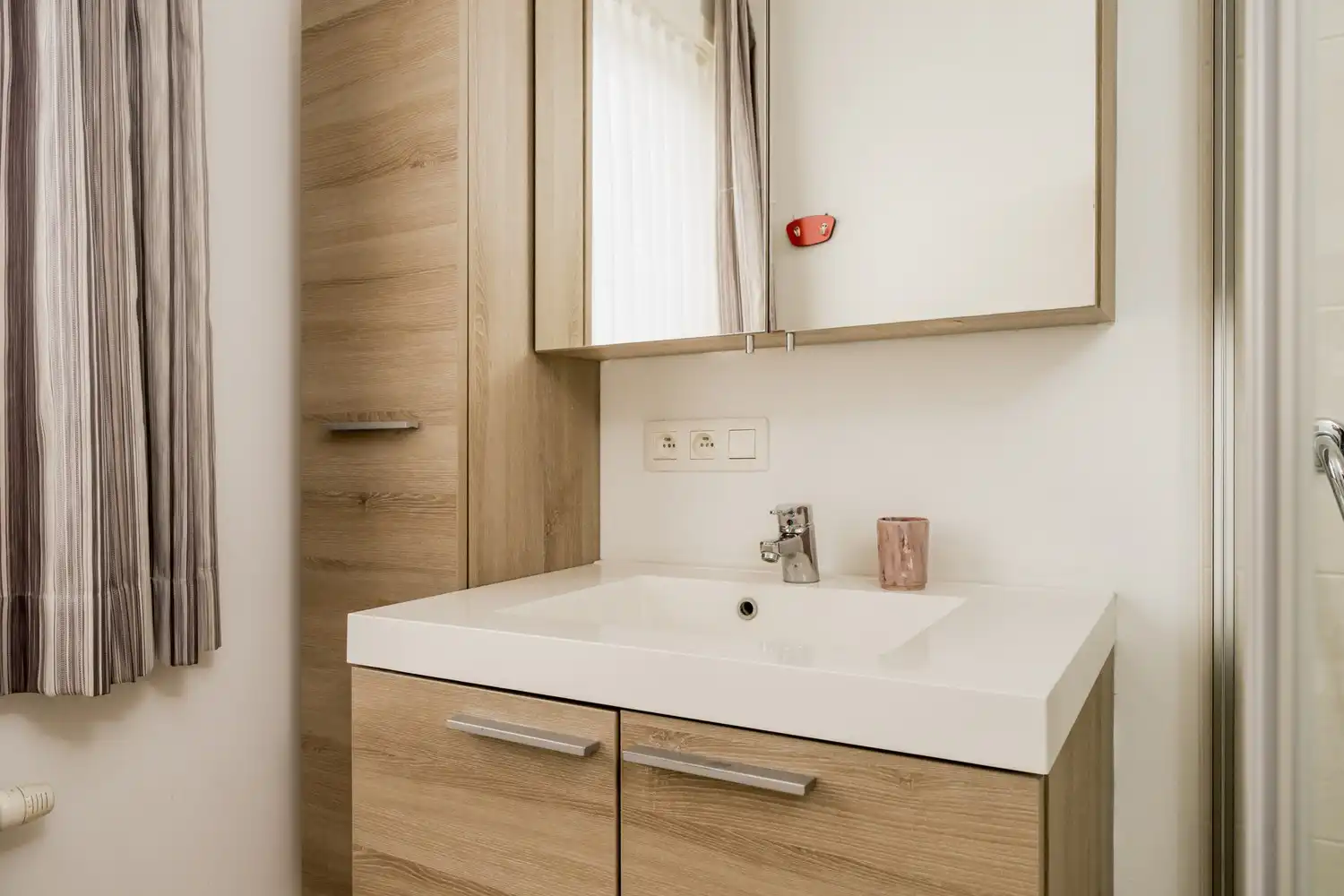 Lichtrijk hoekappartement in recent gebouw foto 18