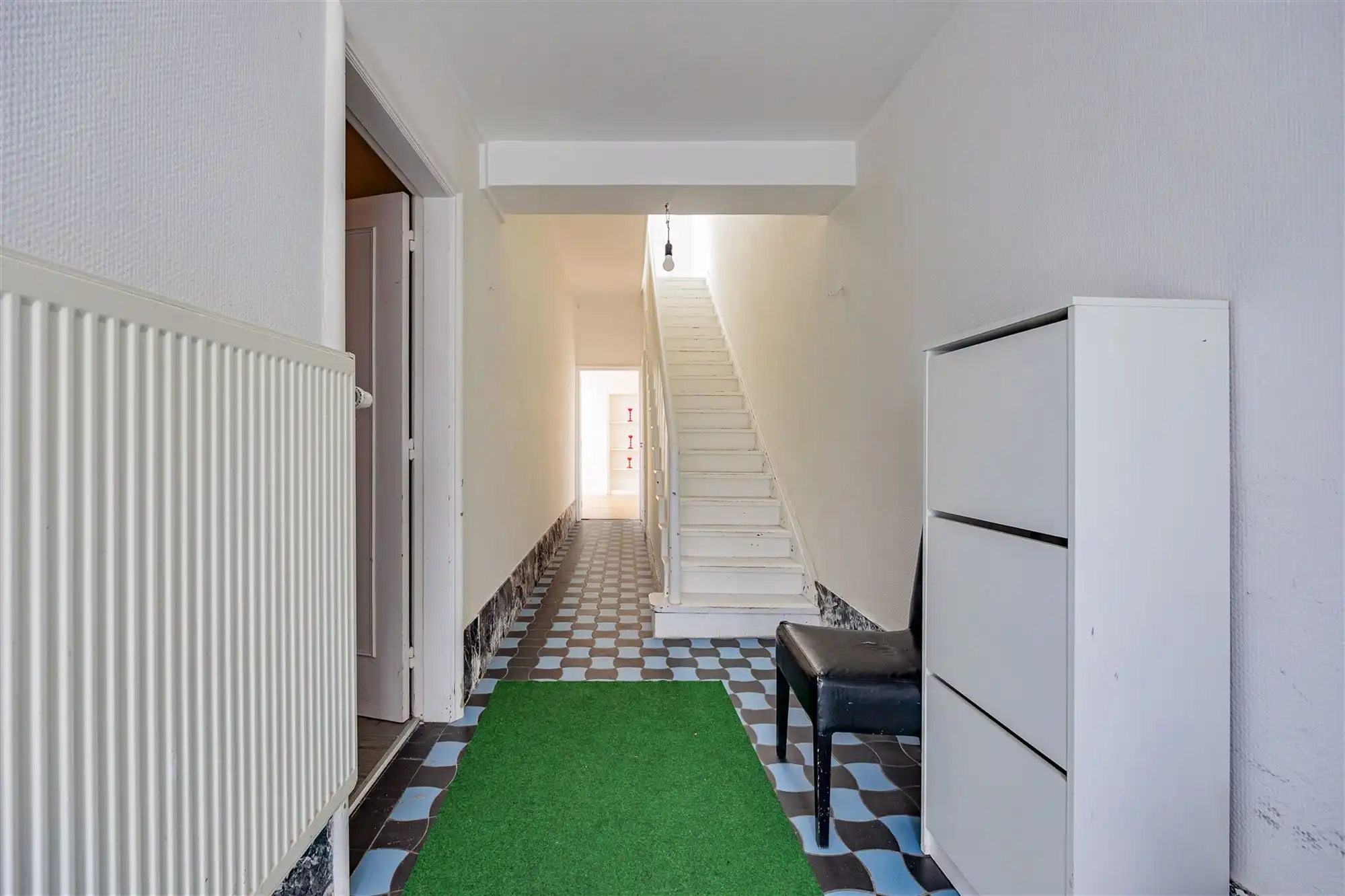 Instapklaar huis met magazijn in het centrum foto 4