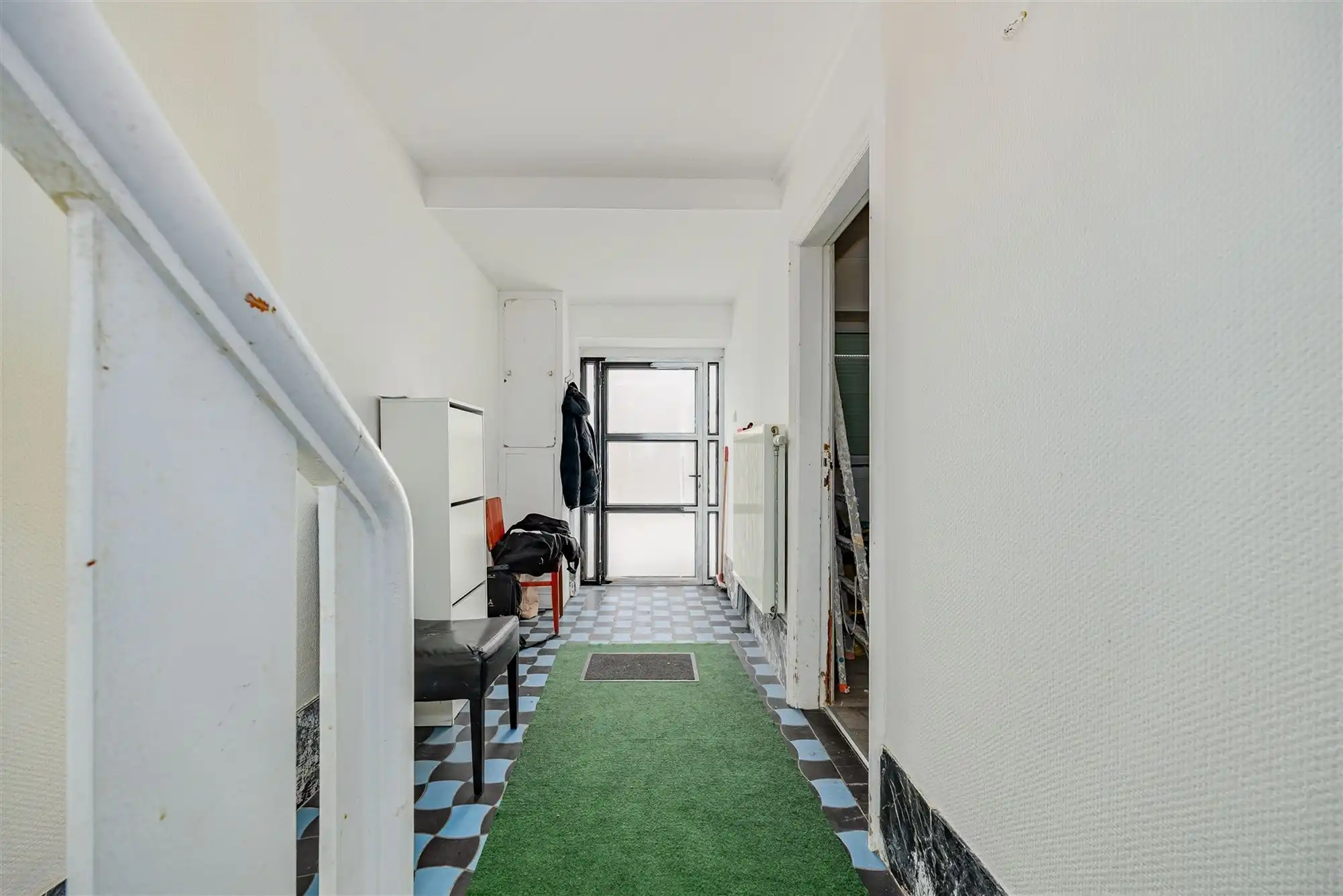 Instapklaar huis met magazijn in het centrum foto 4