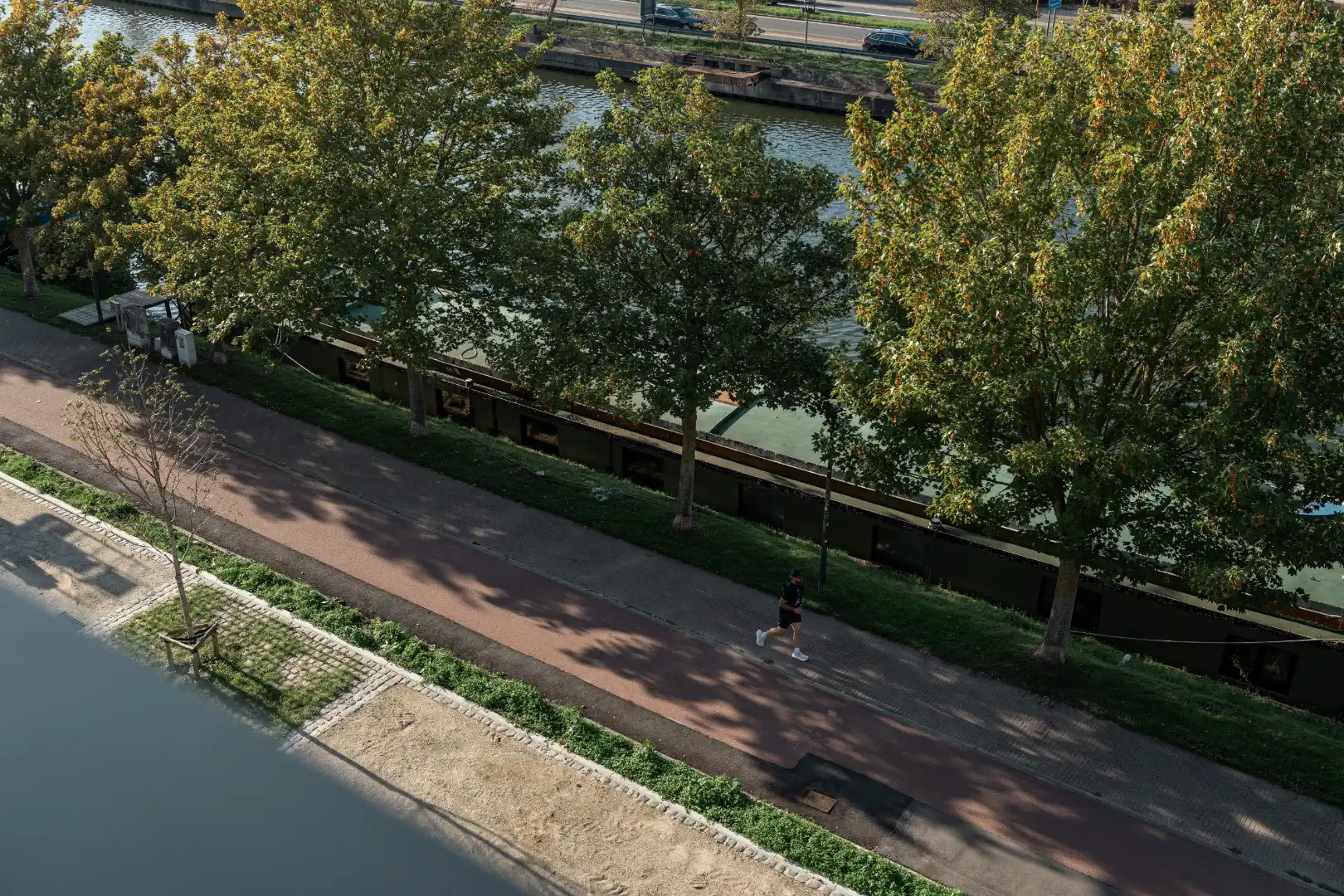Ruim 3-slaapkamerappartement aan het water met zicht op de Brugse skyline foto 4