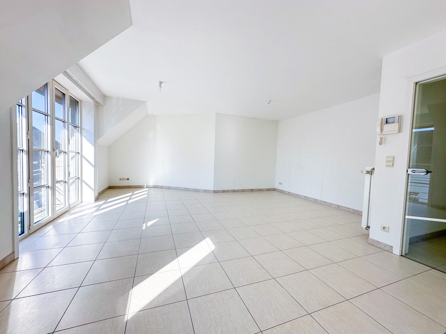 Lichtrijk 2 slaapkamer appartement foto 3