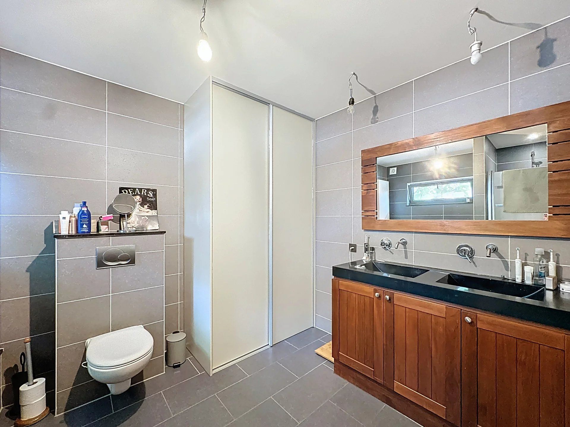 Moderne instapklare woning met 3 slaapkamers op mooi perceel foto 11
