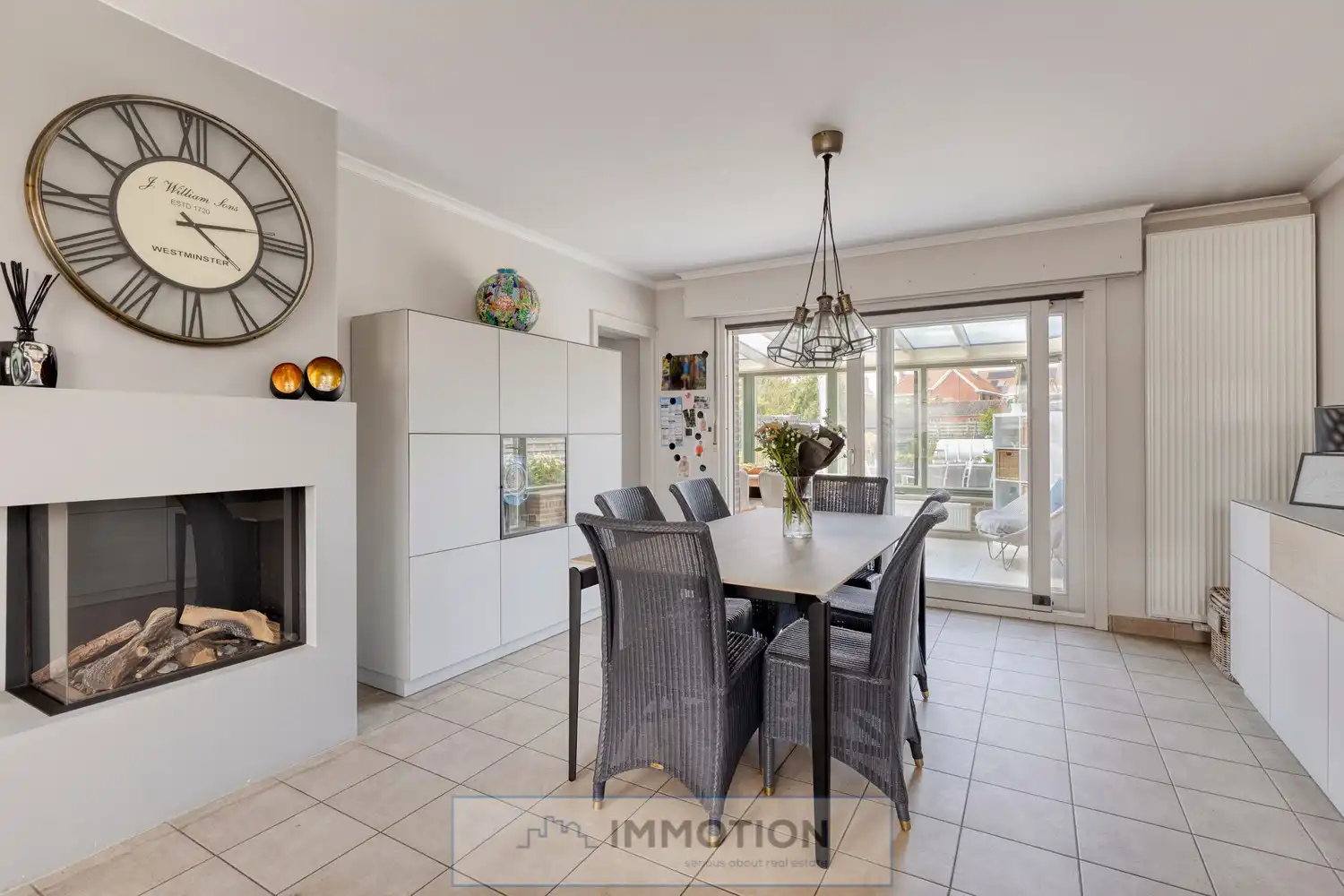 Halfopen gezinswoning met 3 slaapkamers, tuinkamer en poolhouse - Kijkdag met biedmoment op 27/06 foto 3