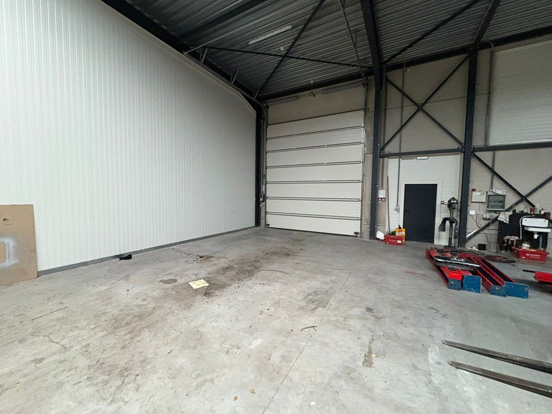 Moderne KMO unit (430m²) te huur. foto 6