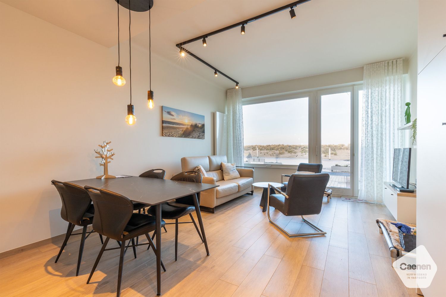 Prachtig gerenoveerd 2-slaapkamer appartement op de Zeedijk foto {{pictureIndex}}