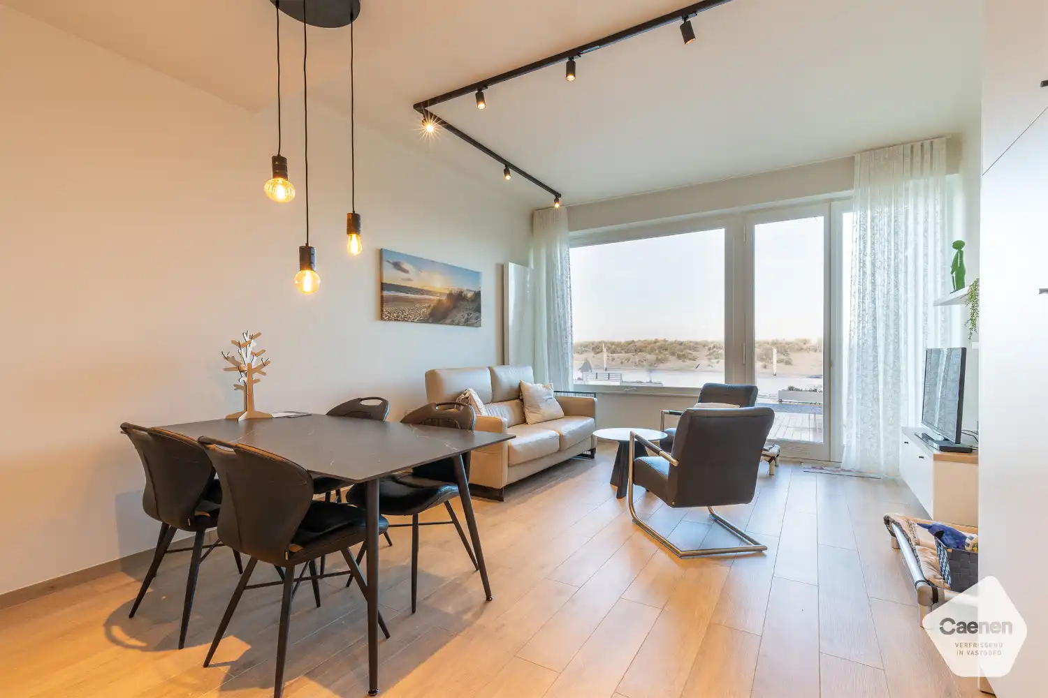 Prachtig gerenoveerd 2-slaapkamer appartement op de Zeedijk foto {{pictureIndex}}