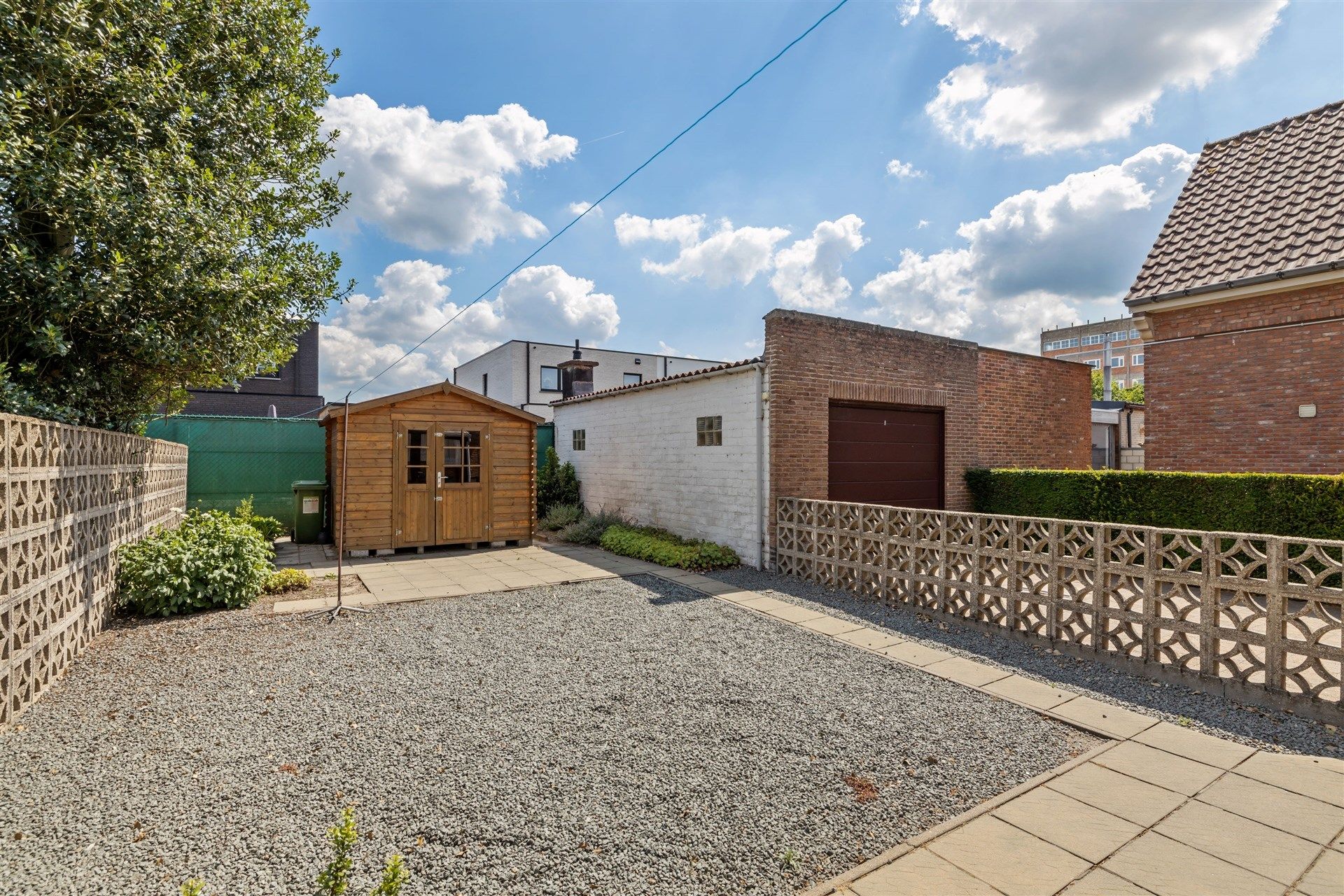 Uitstekend gelegen gezinswoning met losstaande garage en 3 slaapkamers (300m²) foto 17