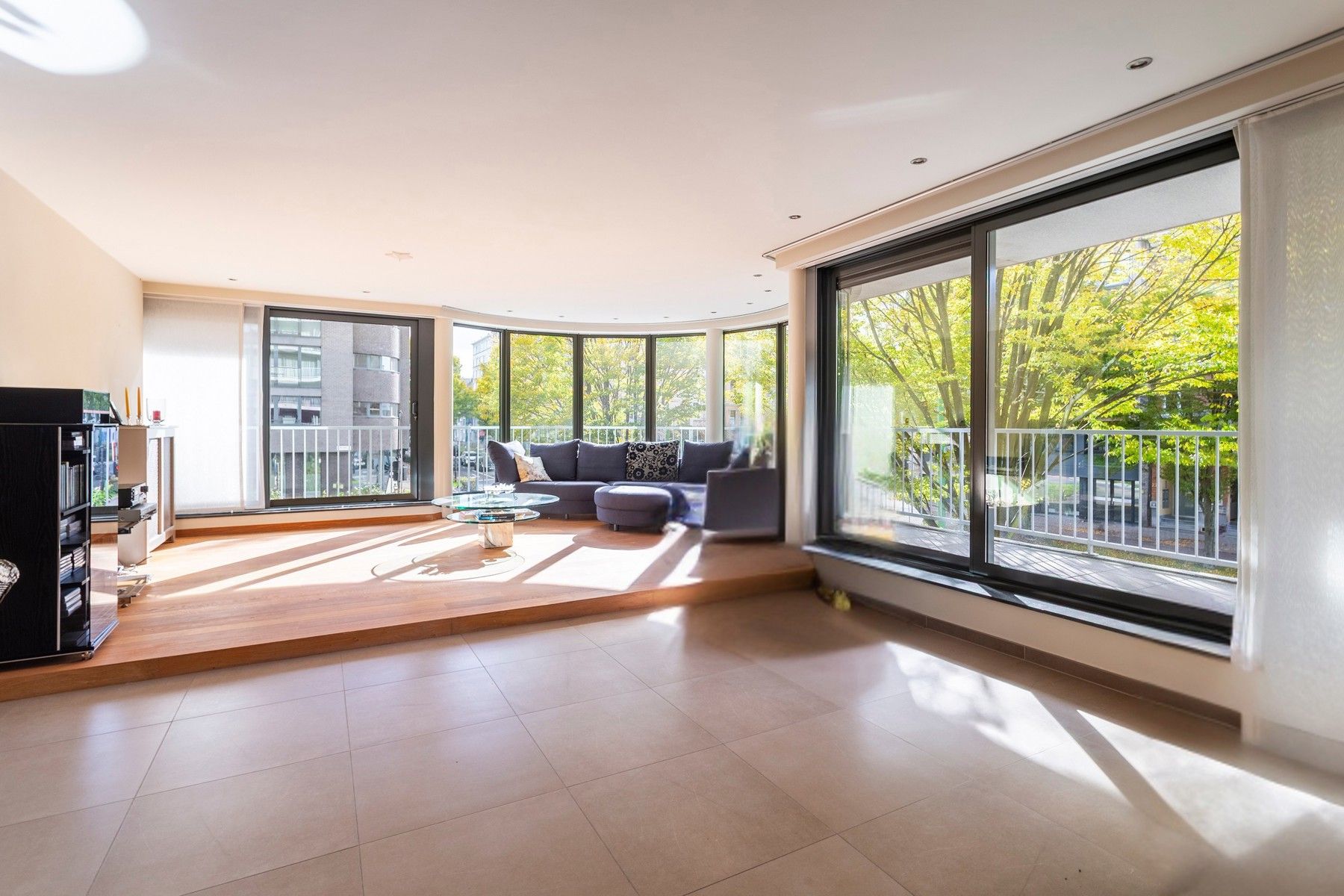 Ruim appartement met terras op toplocatie in Berchem foto {{pictureIndex}}