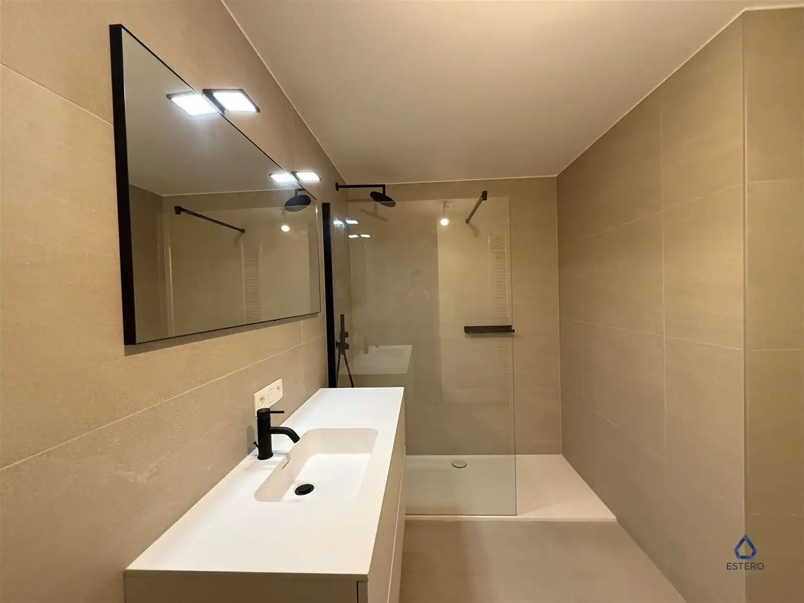 Nieuwbouwappartement met dubbel terras op een toplocatie foto 16