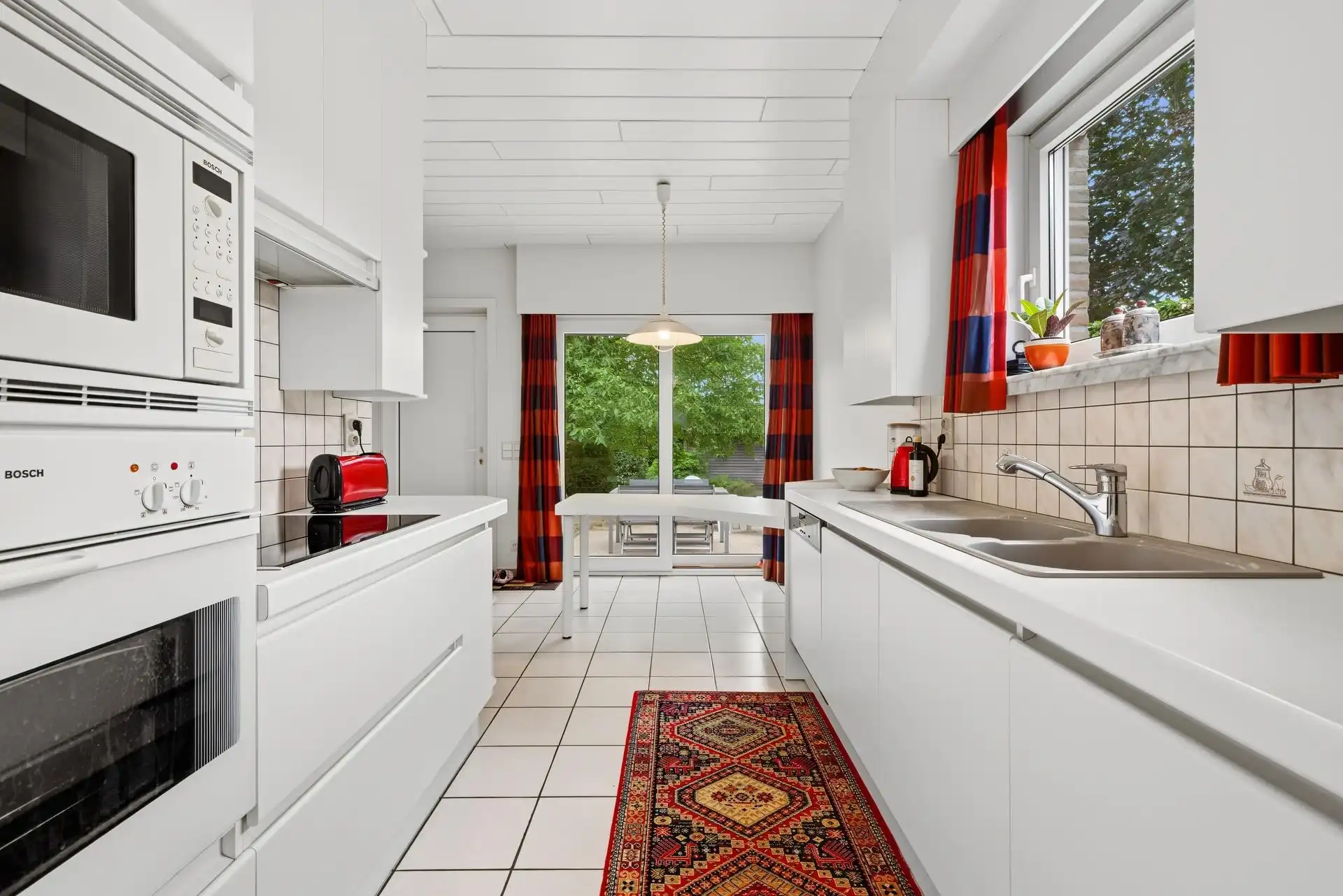 Uitstekend gelegen gezinswoning met 4 slaapkamers + bureau en ruime garage foto 7