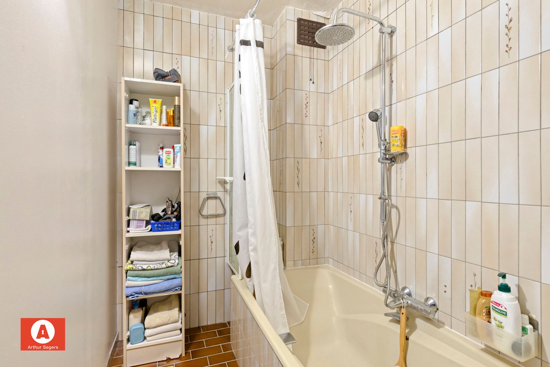 Ruime woning met zuidgerichte tuin en achteruitweg foto 23