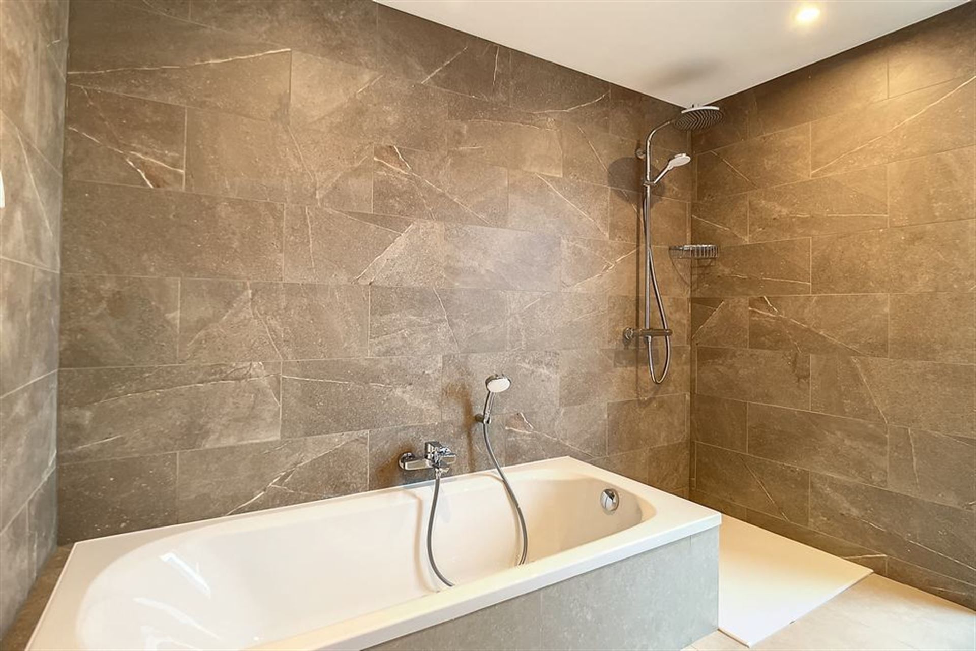 Moderne villa met 5 slaapkamers foto 21