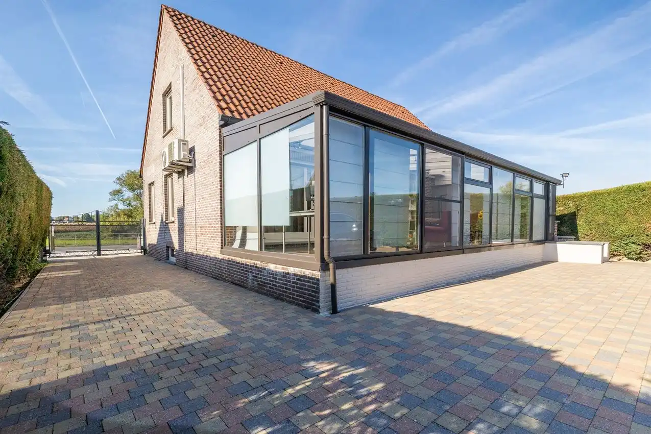 Ruime Woning met gekende frituur, garage en tuin op 14a 62ca foto 2