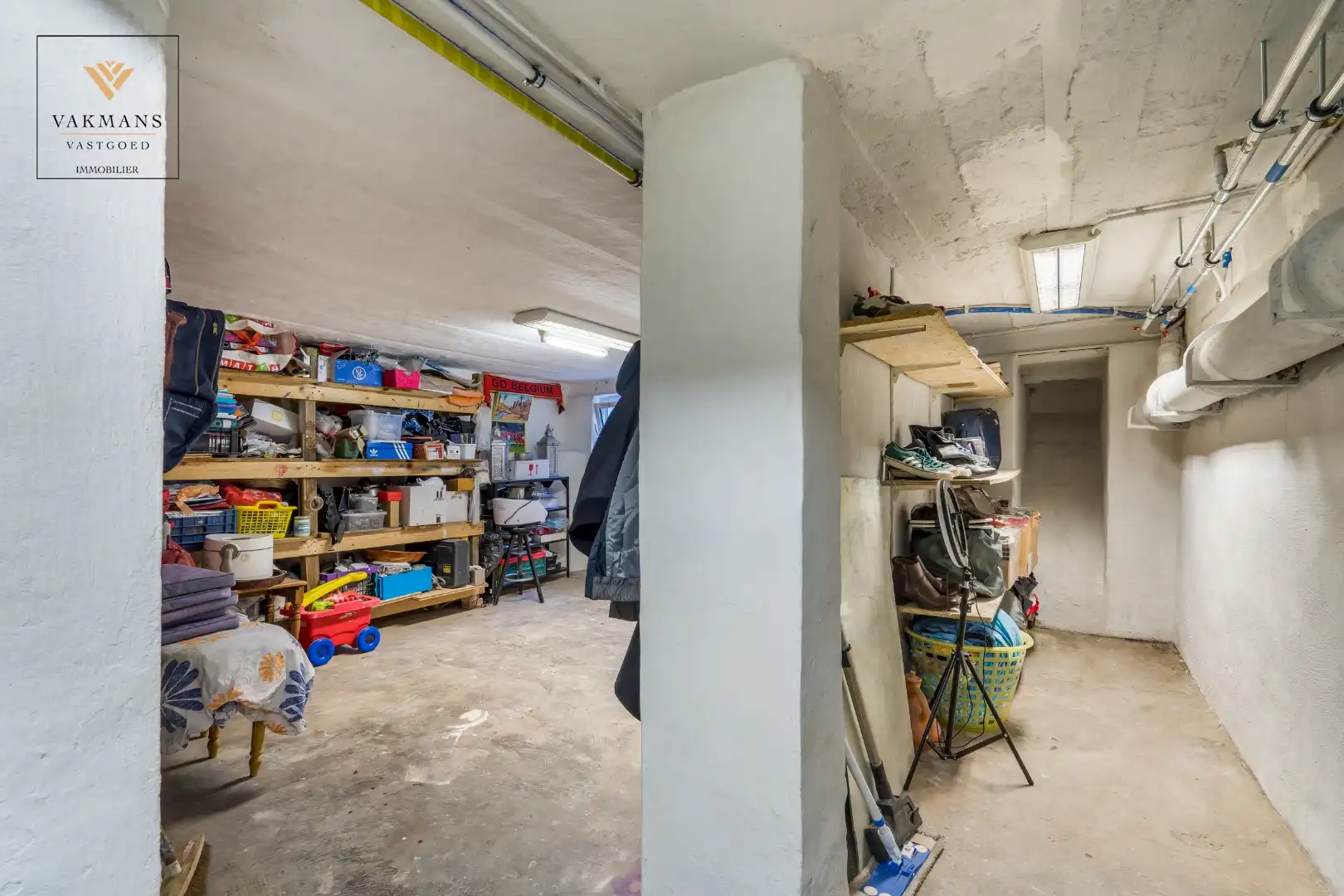 Ruime gezinswoning met 4 slaapkamers, tuin en eigen parkeerplaats. foto 30