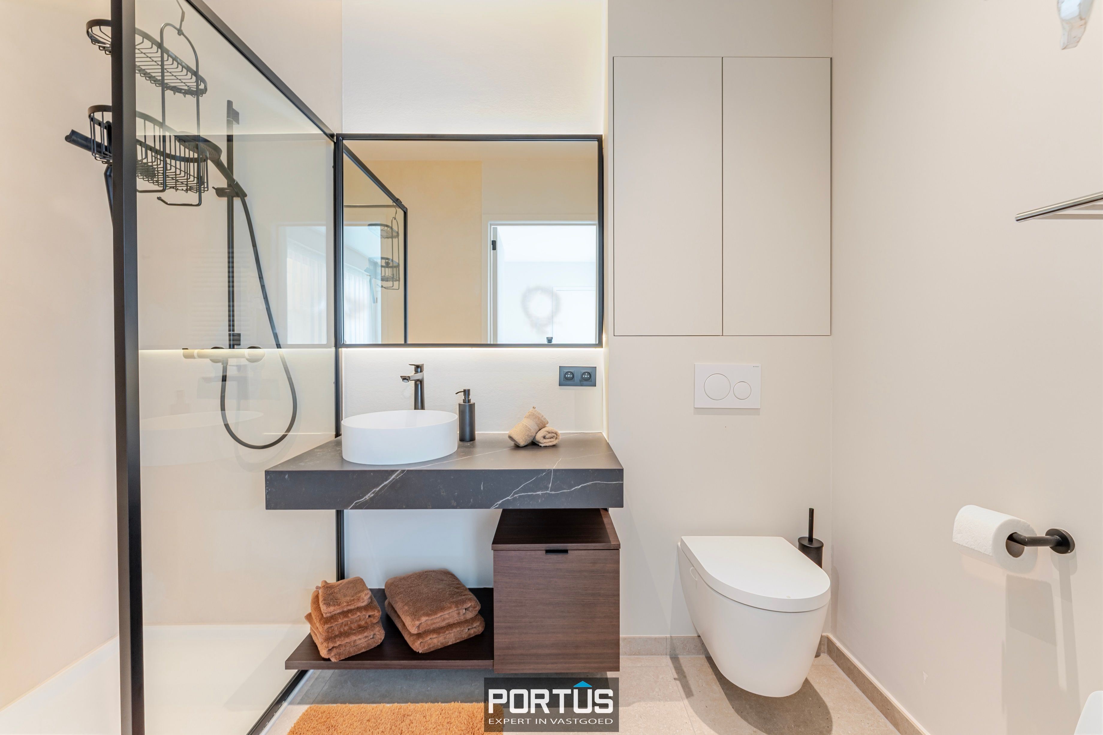 Recent instapklaar gelijkvloers appartement met 2 slaapkamers te koop foto 10