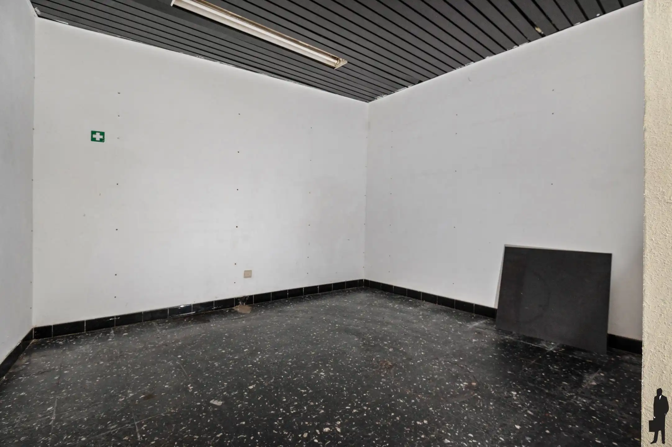 Riant opbrengsteigendom met handelsgelijkvloers en vier verdiepingen foto 9