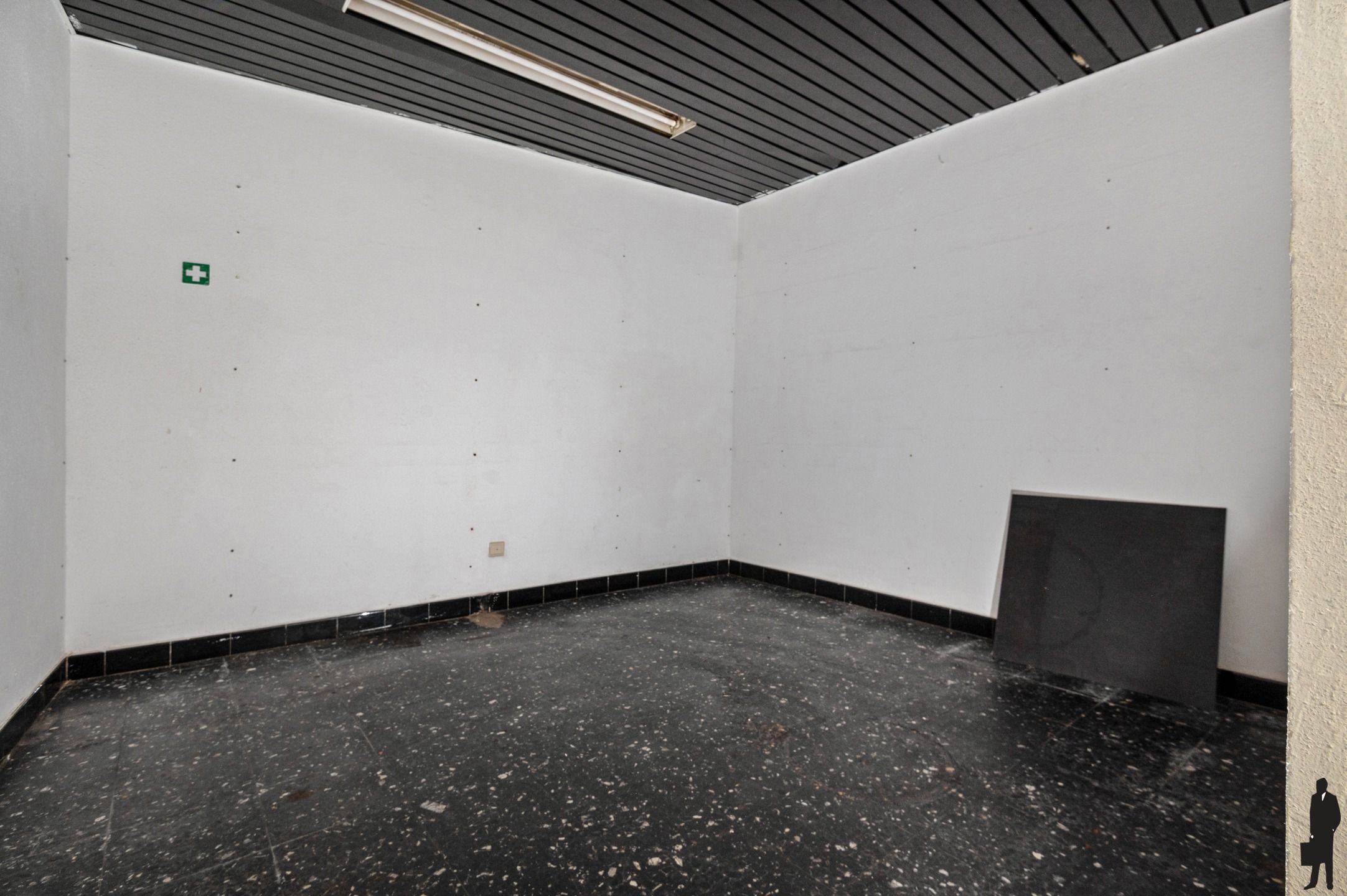 Riant opbrengsteigendom met handelsgelijkvloers en vier verdiepingen foto 9