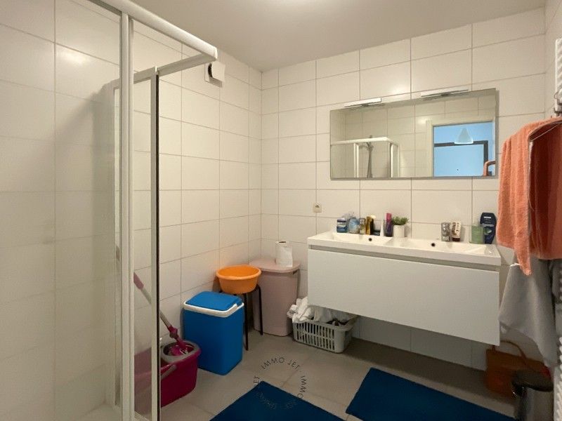 Centraal gelegen appartement met twee slaapkamers, terras en garage foto 7
