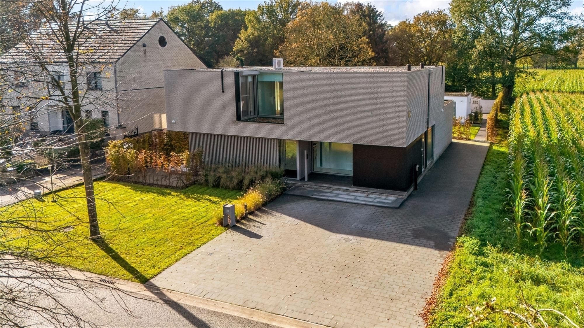 IMPRESSIONANTE EN EXEPTIONEEL AFGEWERKTE LUXE VILLA GELEGEN OP EEN UITERST RUSTIG EN ZONNIG PERCEEL VAN 14ARE 63CA TE KOERSEL foto 8