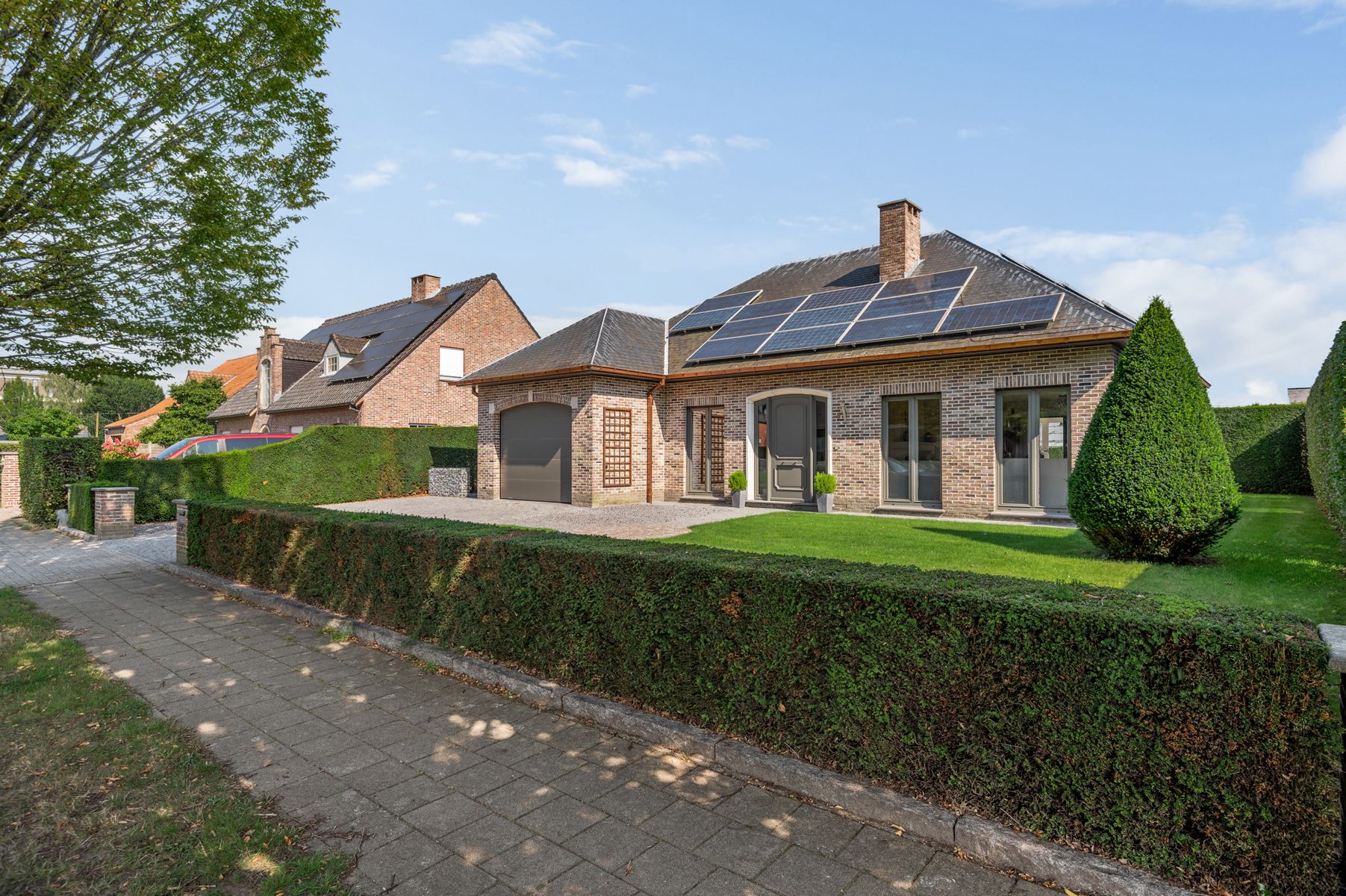 Vrijstaande, instapklare woning met verwarmd zwembad foto 2