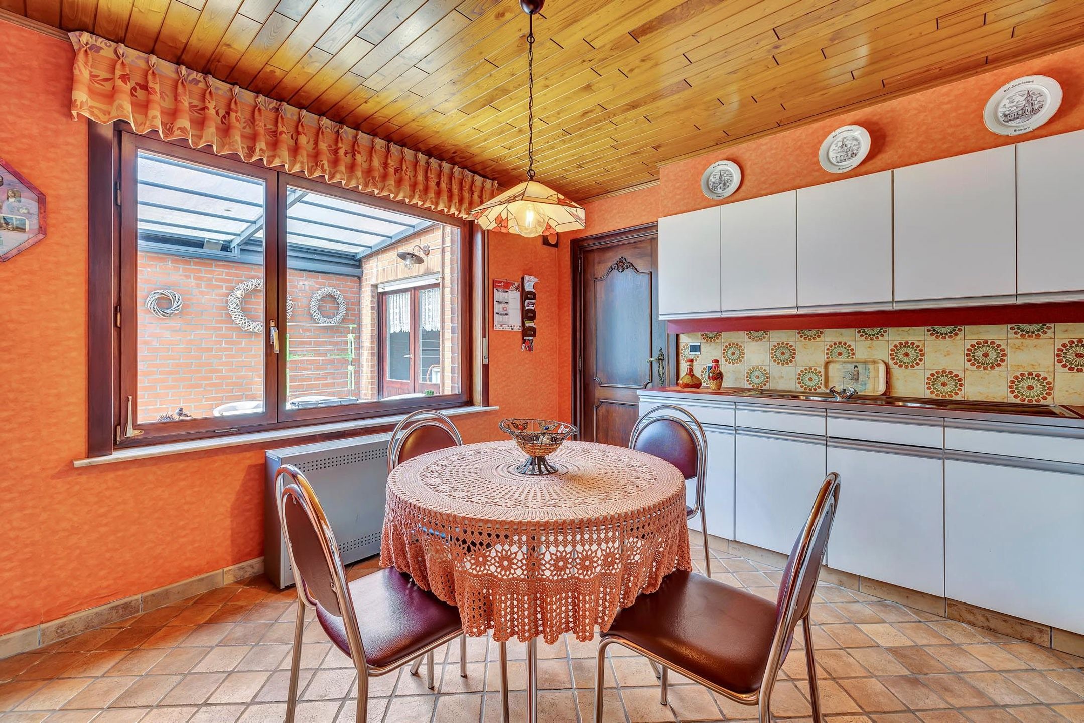 Charmante woning met 3 slpk met garage/(kleine)handelsruimte foto 9