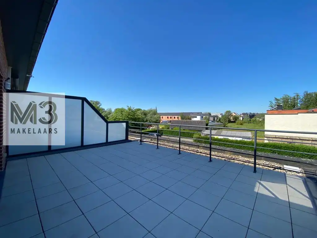 Ruim duplex appartement met terras en plaats voor 2 wagens. foto 20