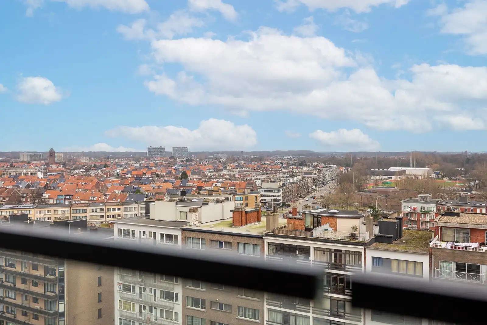 2 slaapkamer appartement op de 11e verdieping in Merksem te koop! foto 9