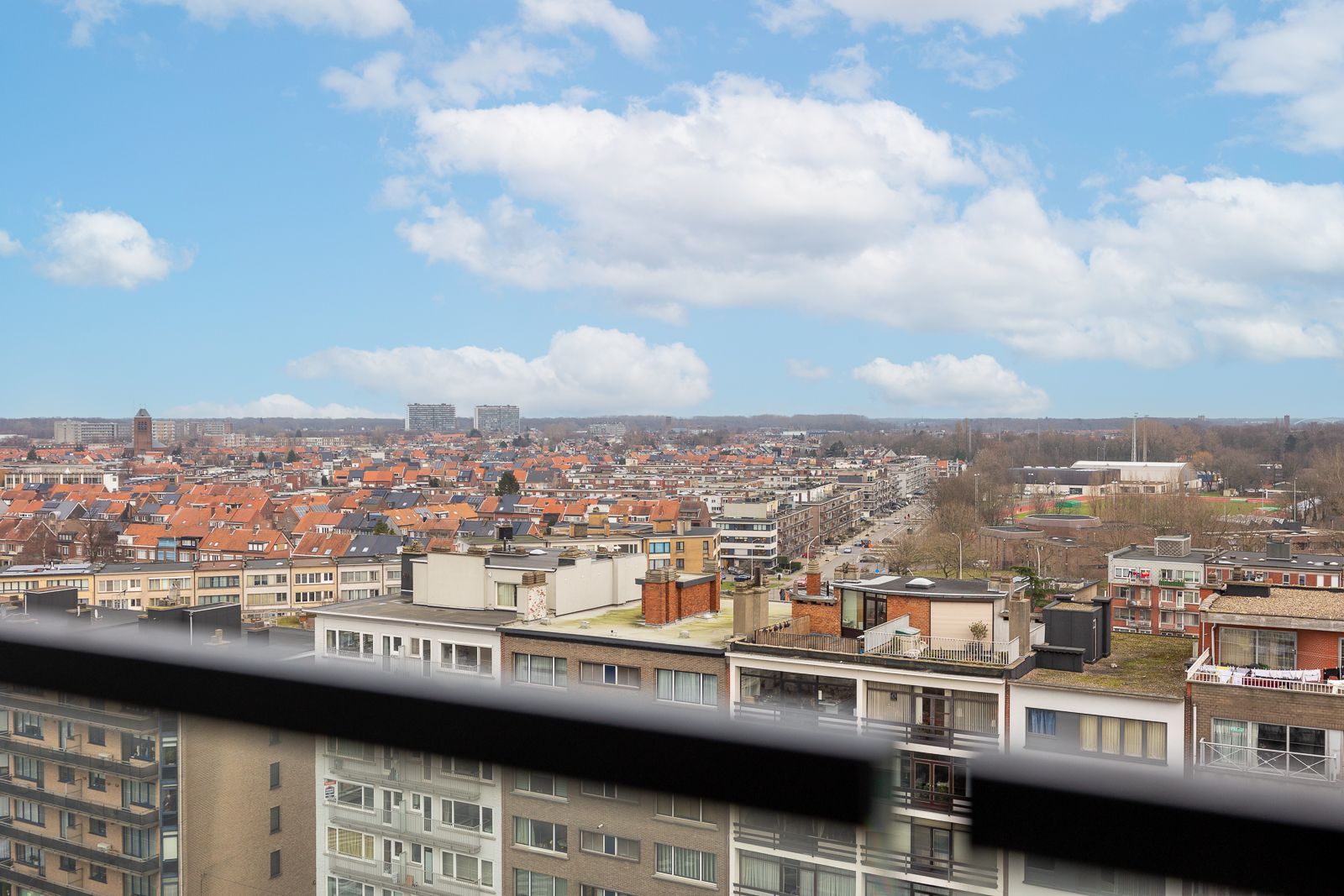 2 slaapkamer appartement op de 11e verdieping in Merksem te koop! foto 9