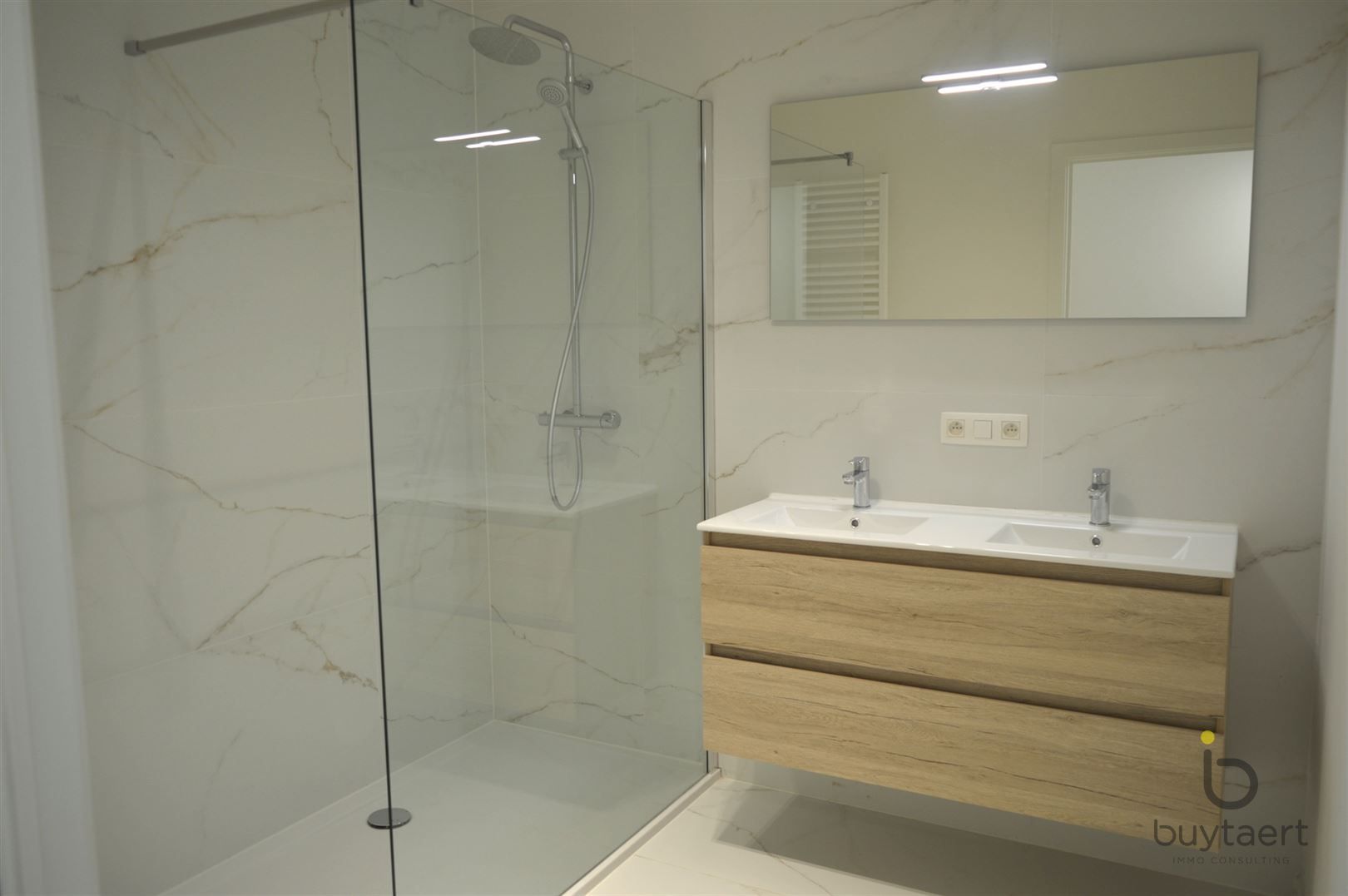 Nieuwbouw gelijklvoers appartement met twee slpks. foto 12