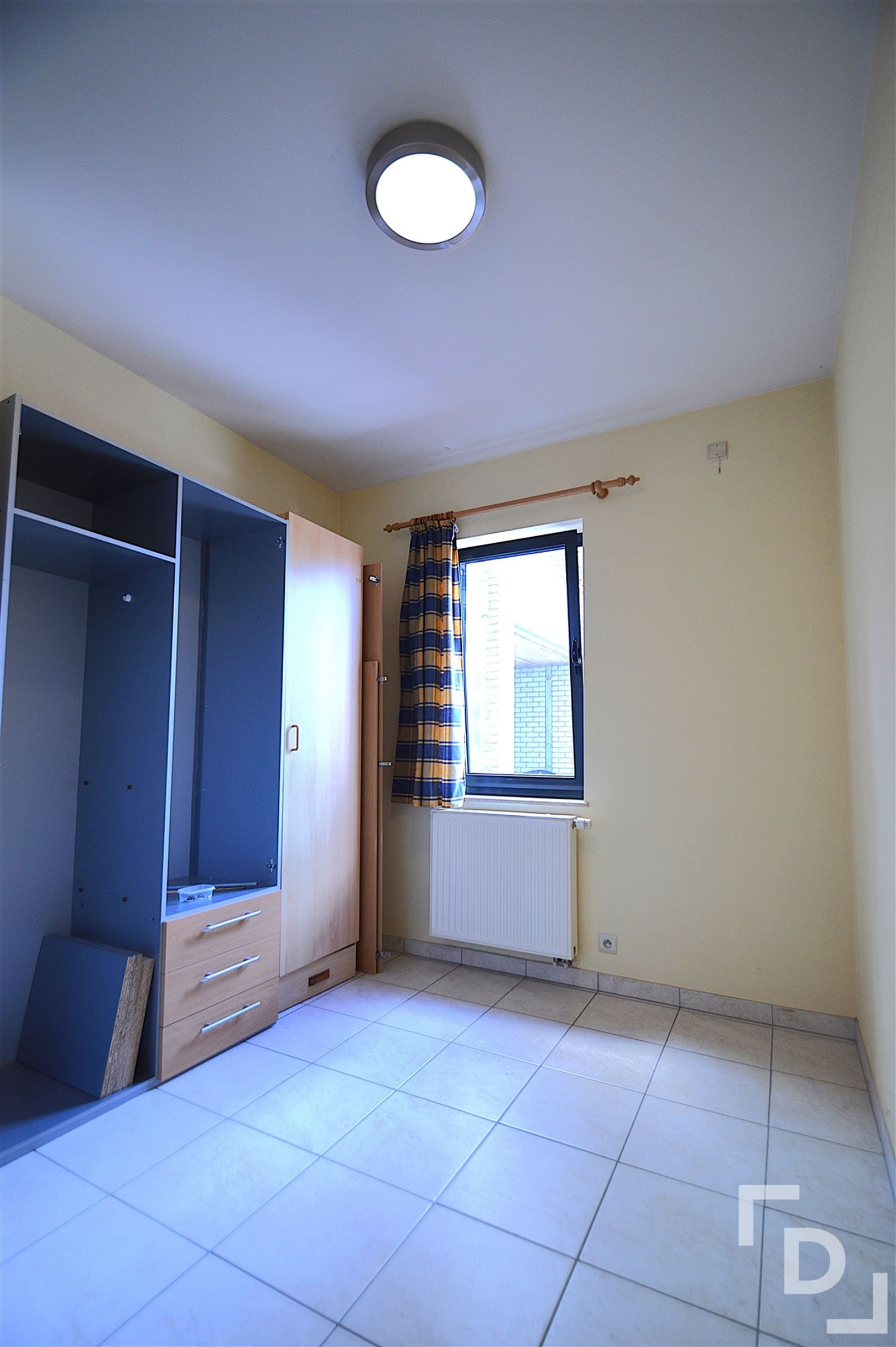 Appartement te huur op centrale locatie te Ieper. foto 7